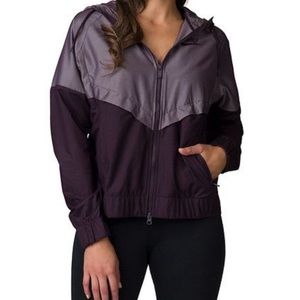 Nike lightweight jacket perfect for working out